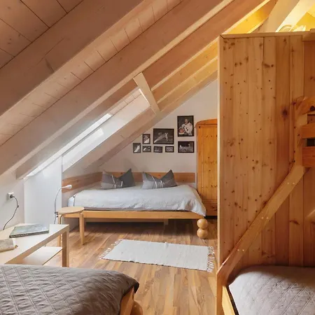 Eifel Atrium بيت للعطل